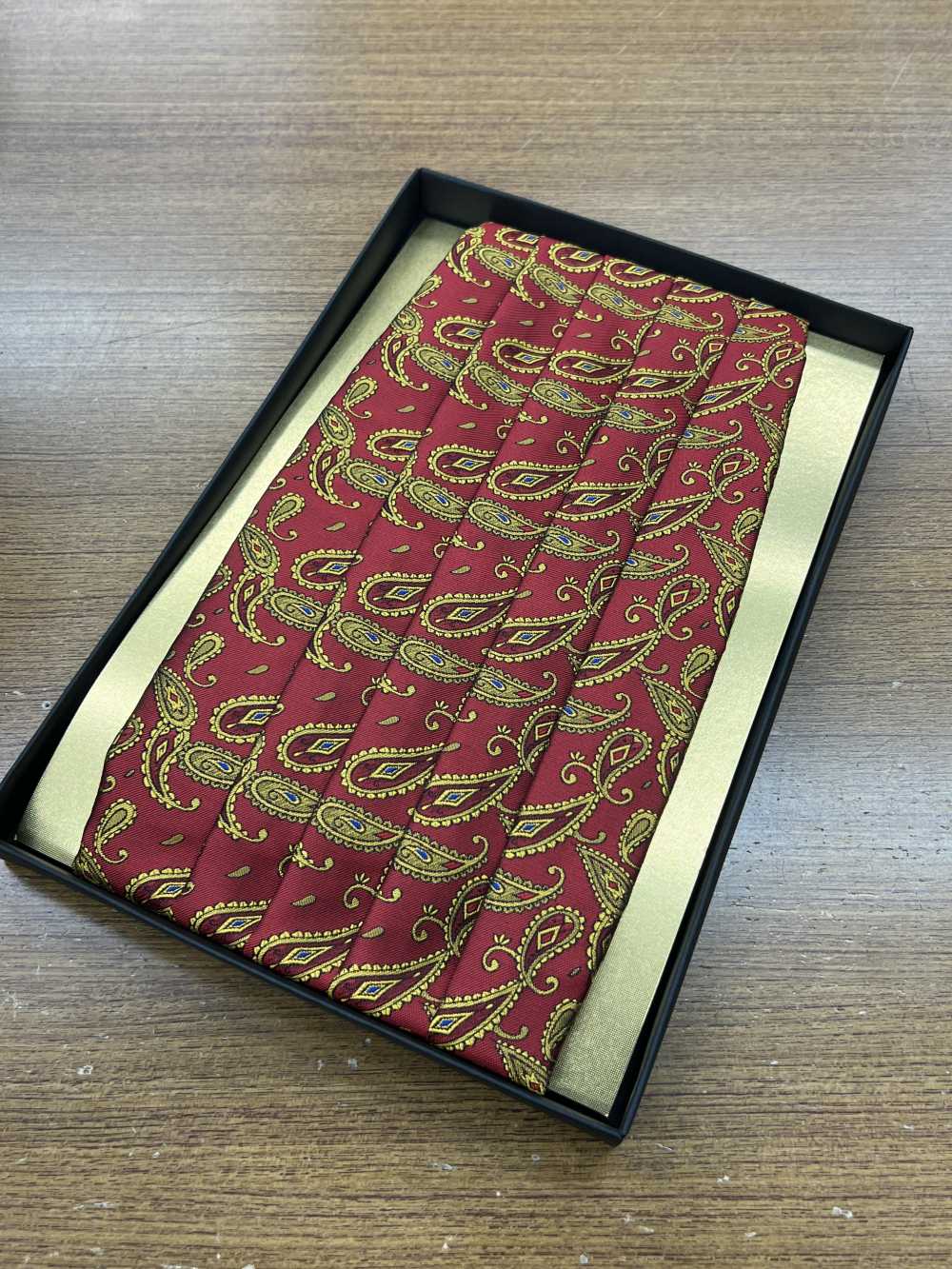 CM-951 Silk Cummerbund With Red Paisley Pattern[Formal Accessories]